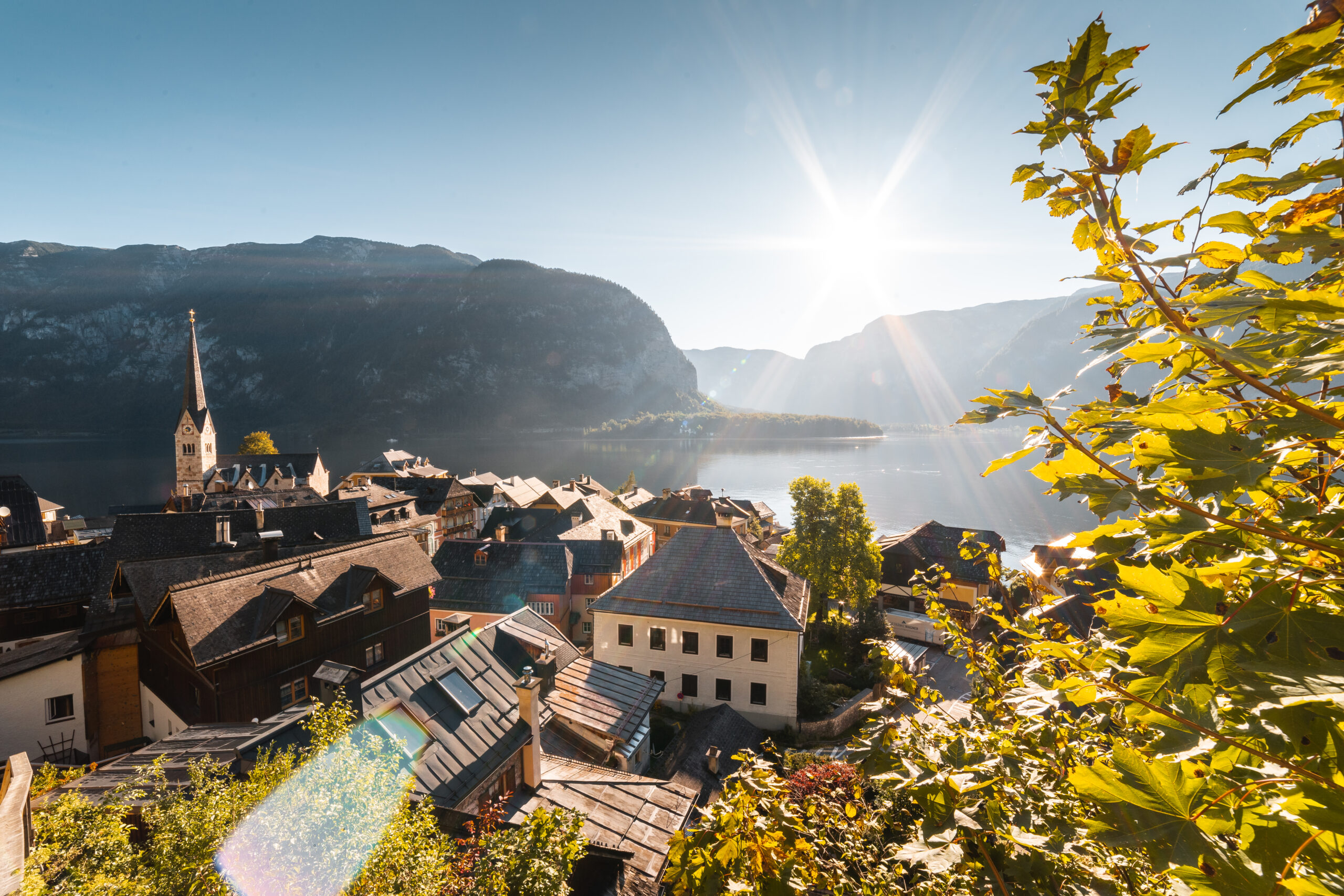 bright-sunbeams-above-houses-in-hallstatt-austria-picjumbo-com
