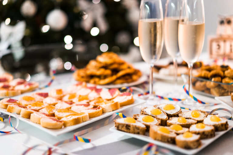 new-years-eve-home-party-food-picjumbo-com