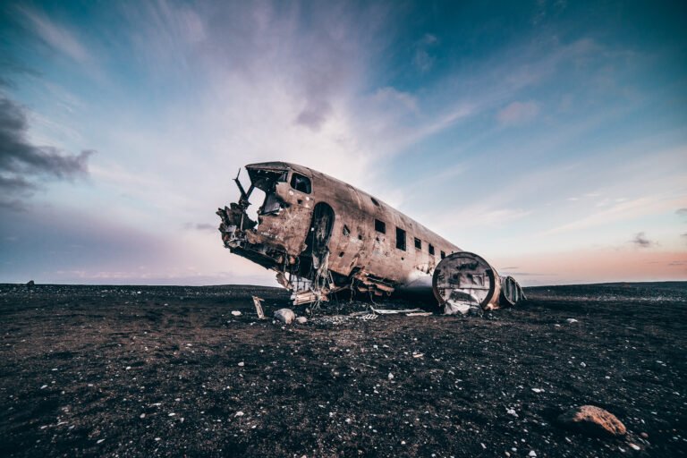 famous-plane-in-iceland-picjumbo-com