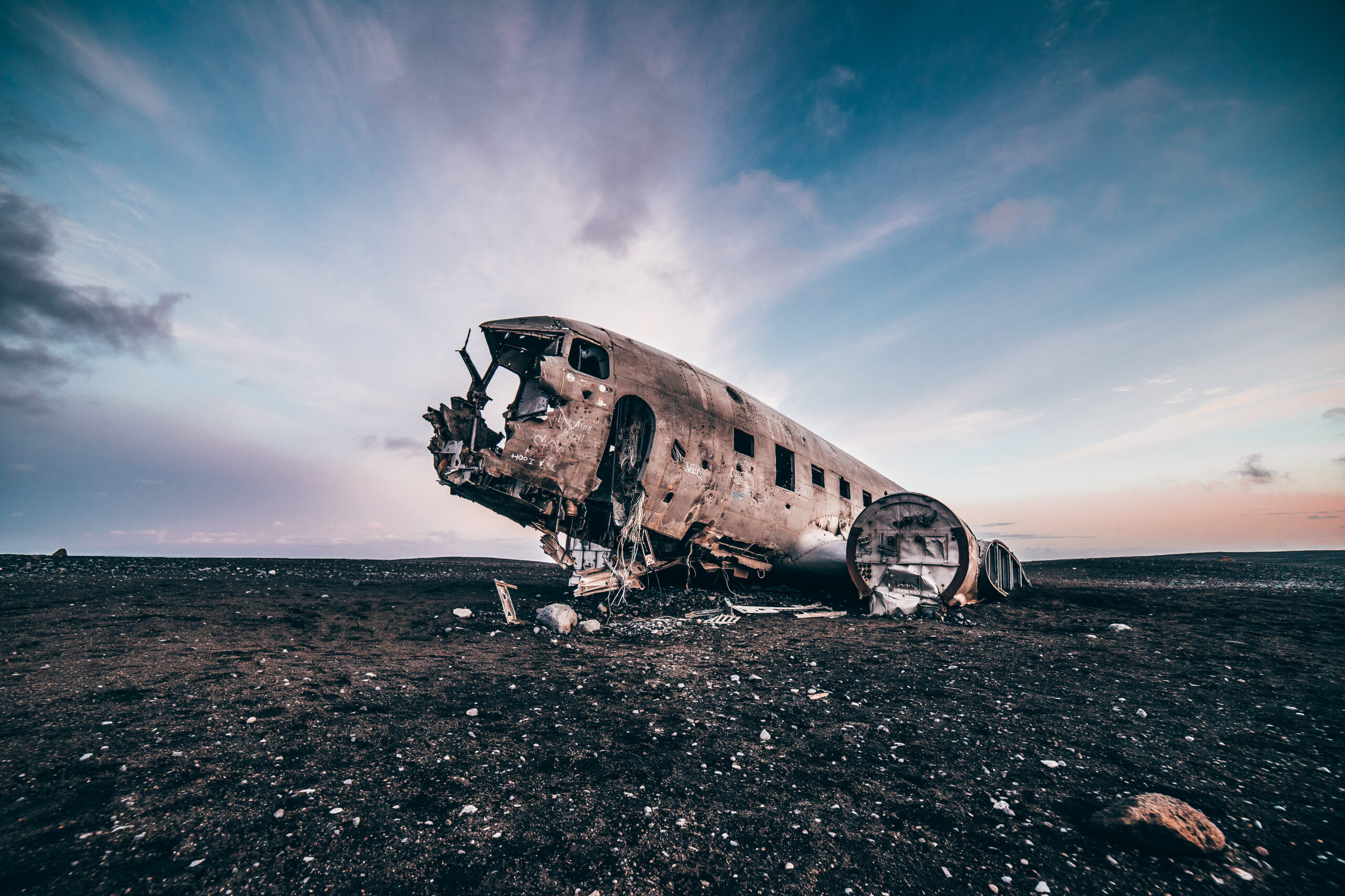 famous-plane-in-iceland-picjumbo-com