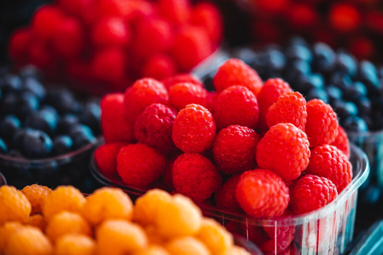 raspberries-and-blueberries-on-the-farmers-market-picjumbo-com