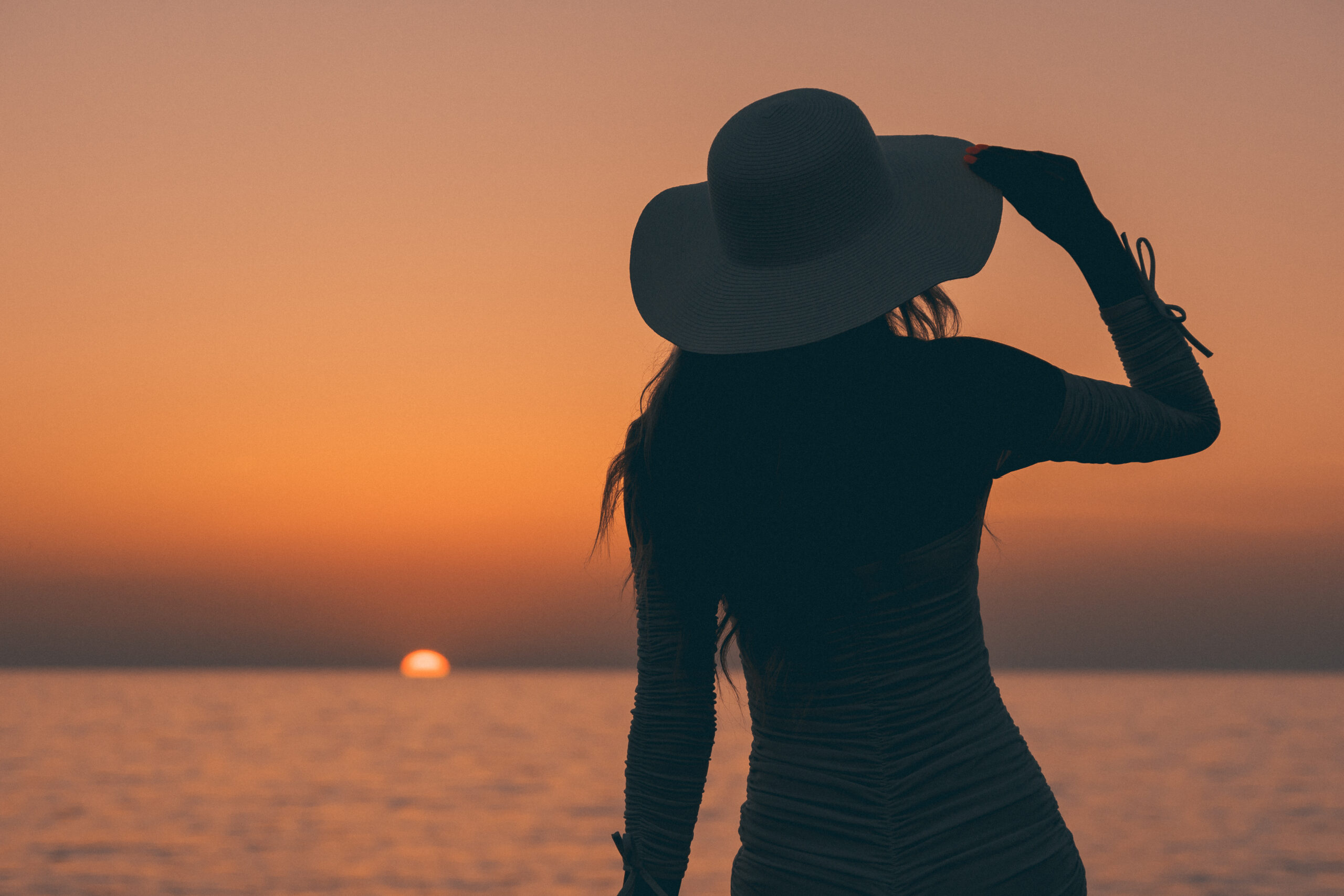 woman-with-summer-hat-looking-at-dark-golden-sunset-picjumbo-com